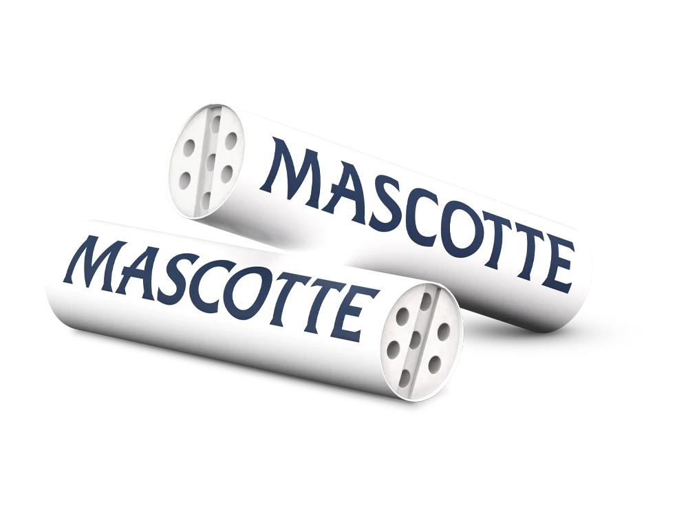 Detalle de filtros Mascotte blancos con extremos perforados