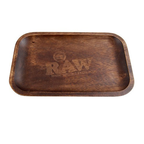 RAW Bandeja Madera vista lateral con logo RAW Natural Unrefined Rolling Papers grabado en relieve