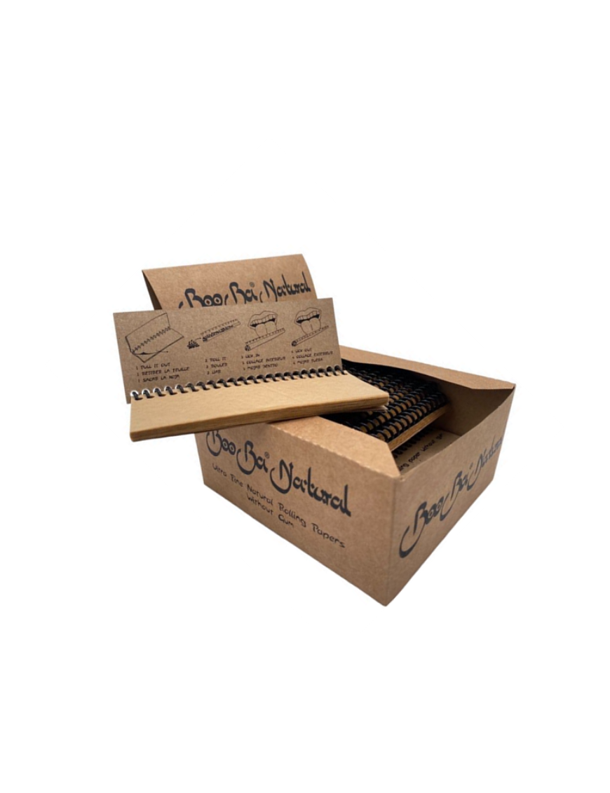Librillo BooBa Natural Brown Spiral KS abierto junto a su expositor